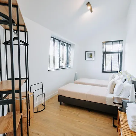 Dutch Design With 6 Luxurious Bedrooms