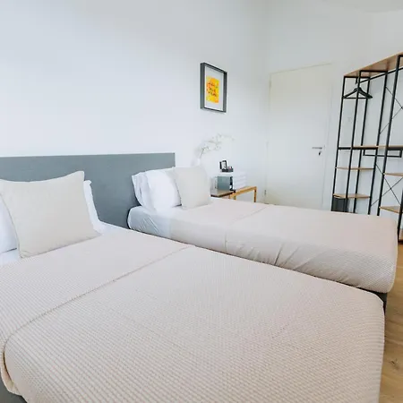 Dutch Design With 6 Luxurious Bedrooms