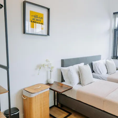 Dutch Design With 6 Luxurious Bedrooms