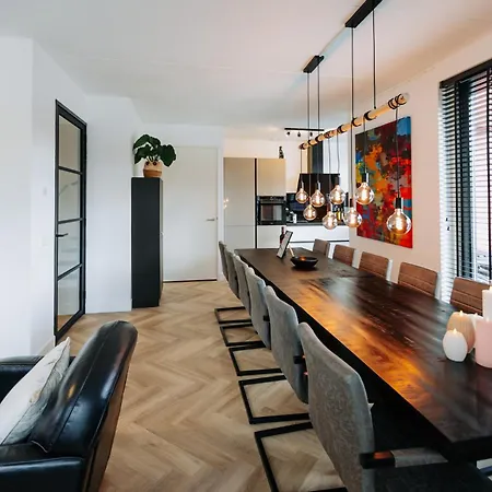 Dutch Design With 6 Luxurious Bedrooms