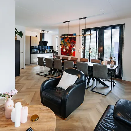 Dutch Design With 6 Luxurious Bedrooms فيلة *